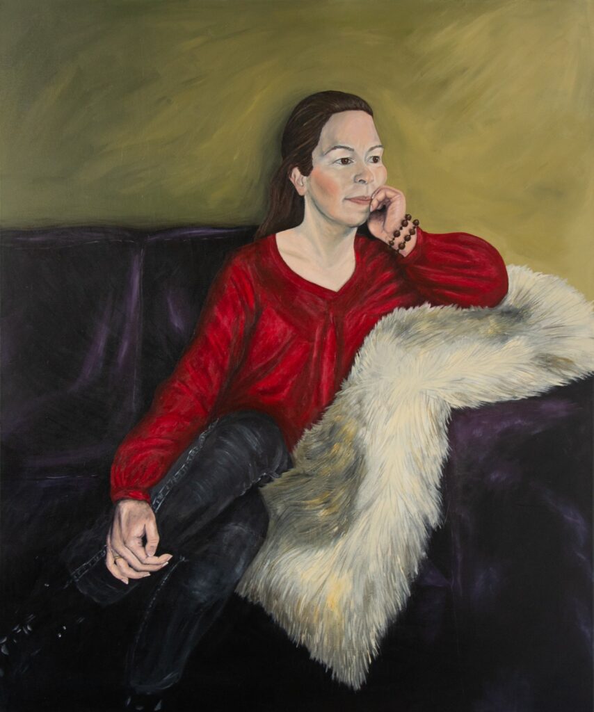Vrouw die voor het eerst poseert. 